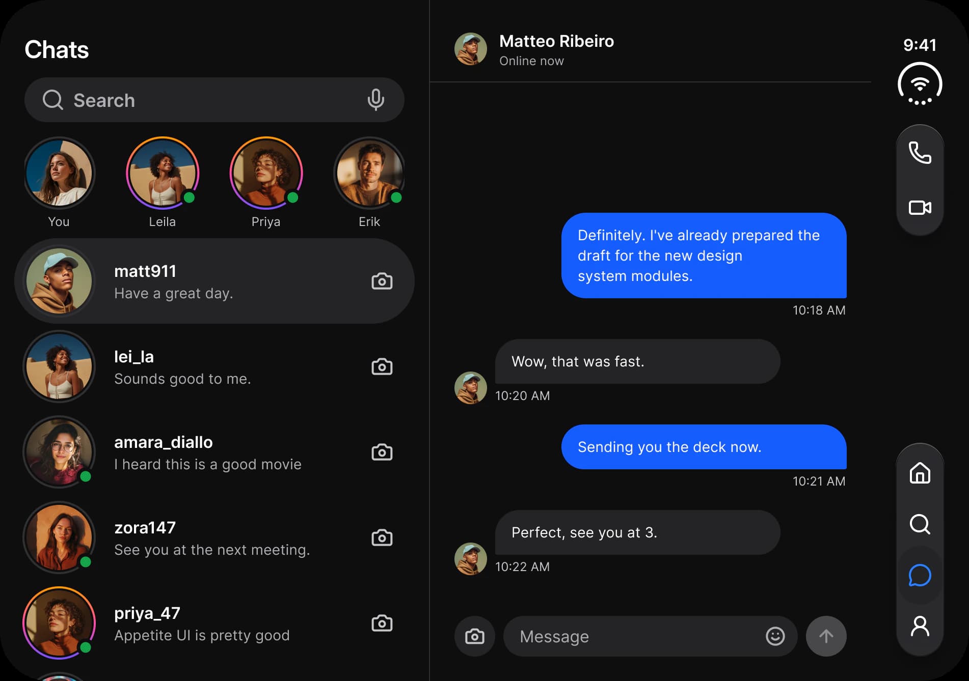 Dark theme. Social on the inner display: the chat list on the left, and on the right a conversation with Matteo Ribeiro with message bubbles, times and a message field, with call and video buttons on the rail.